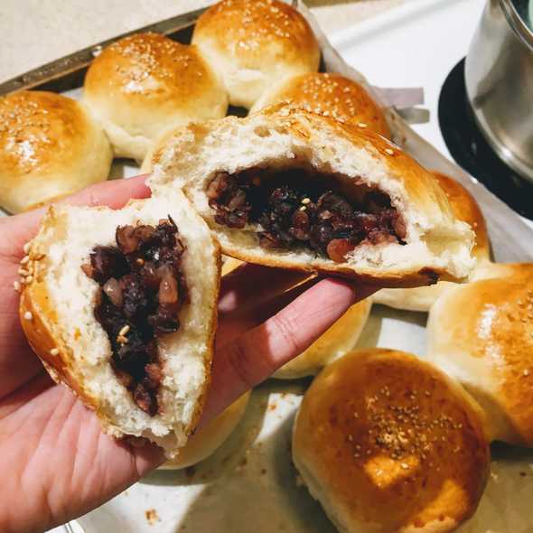 red bean bun